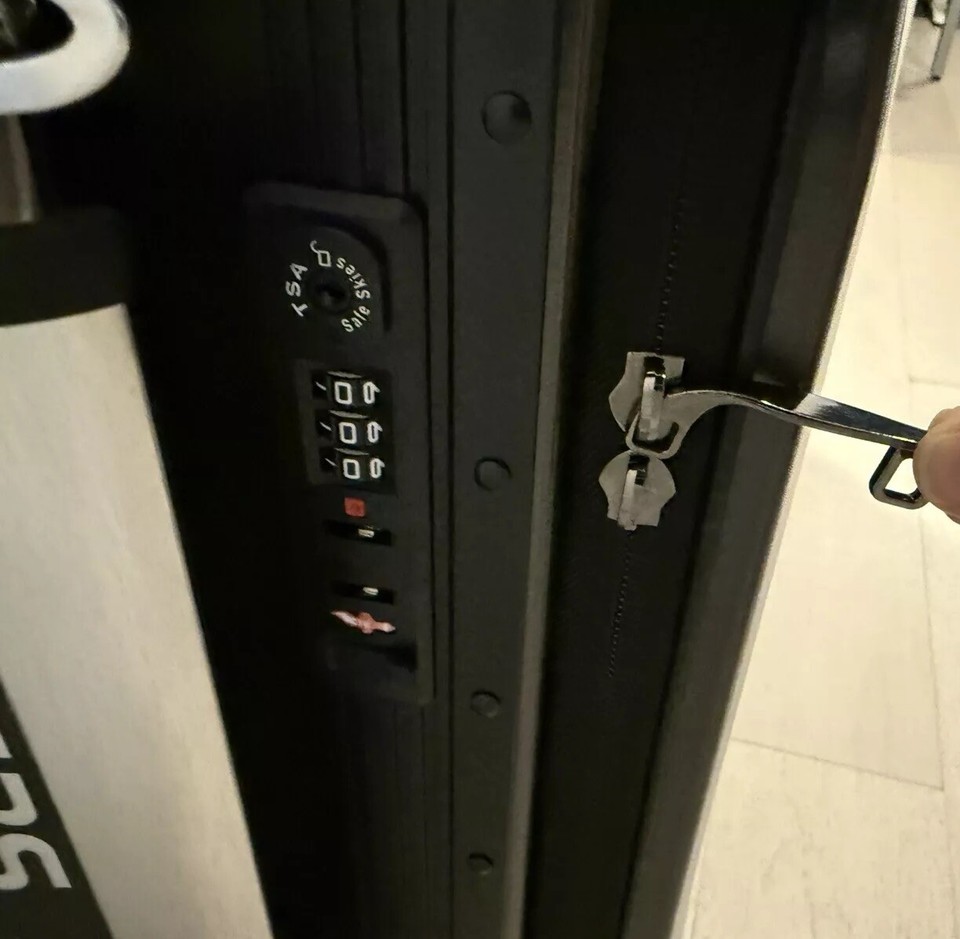 Airwheel SE3S Smart Rideable Suitcase Electric Luggage Scooter Carry On