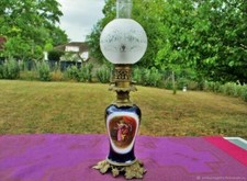 Lampe à pétrole ancienne Fleurs porcelaine peinte bronze  Antique kerosene lamp 