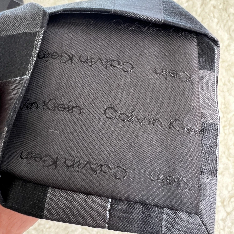 Corbata para hombre Calvin Klein a cuadros negra formal moderna Foto 4 de 4
