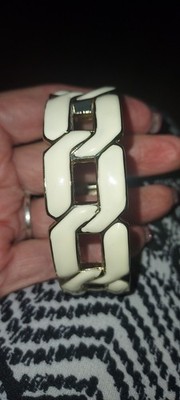 Braclet Vintage Cream Enamel Goldtone Clamper. Oval 7''. Stunning.