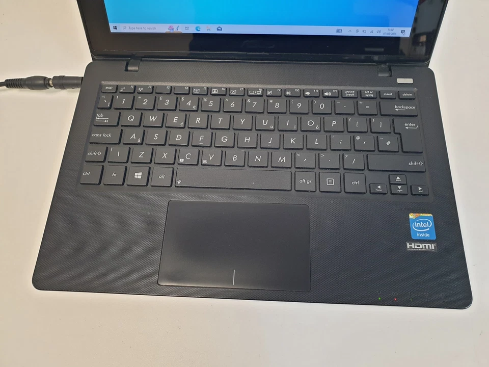 Asus Vivobook X200CA Blue Touchscreen Laptop Intel Celeron 1007U 4GB 500GB - Image 2 of 4