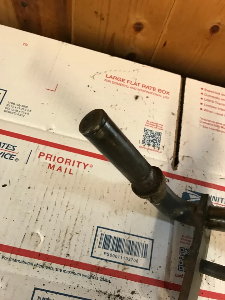 Husillo de dirección izquierdo tractor Kubota TG-1860G K1211-15160 Foto 3 de 4