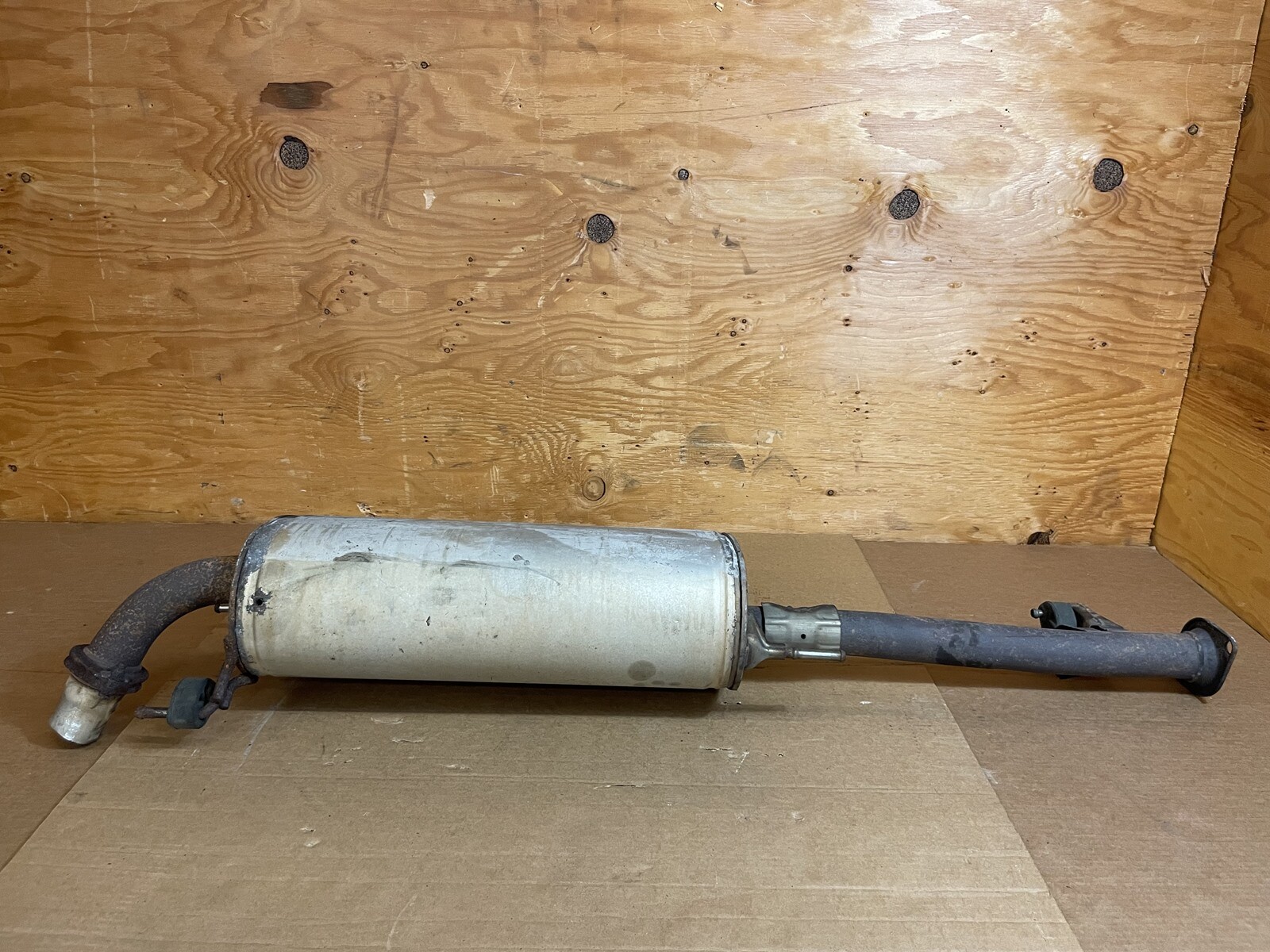 20032004 LEXUS GX470 CENTER EXHAUST SYSTEM MUFFLER PIPE 1742050220