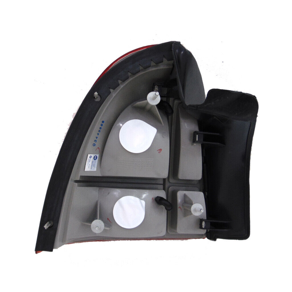 Fits 2003 04 2005 Lincoln Town Car Passenger Side Tail Light Fits 2003 04 2005 Lincoln Town Car Passenger Side Tail Light