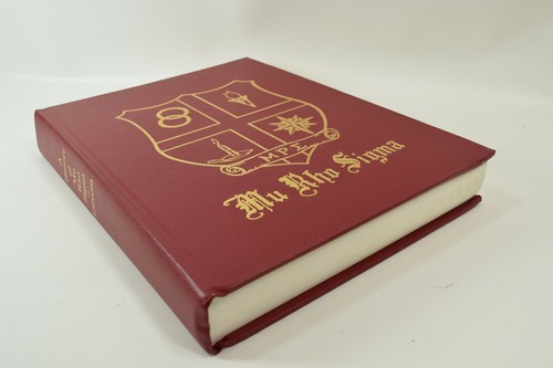 Eine Geschichte von Mu Rho Sigma A Sorority für verheiratete Co-Ed Frauen, Larcom 2001 - Bild 4 von 12