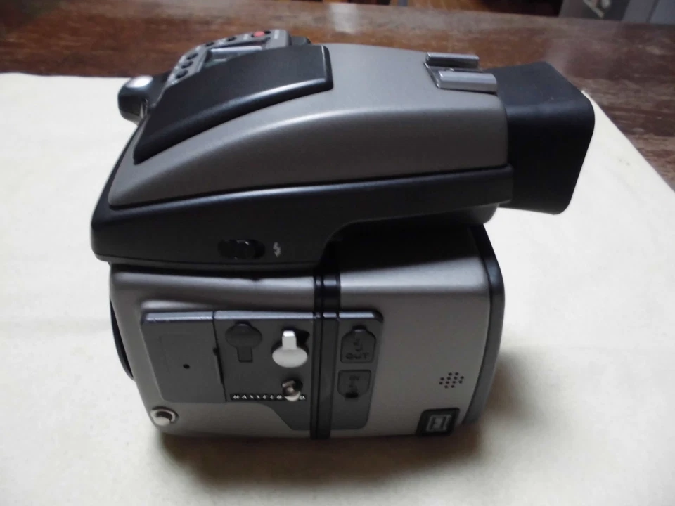 HASSELBLAD H4D-40+ HC 80mm f2.8 + CF LENS ADAPTER , 40 MP MEDIUM FORMAT - Image 3 of 4