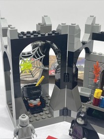 LEGO Harry Potter: 4705 Snape's Class  - Missing Green Roof w/Instructions