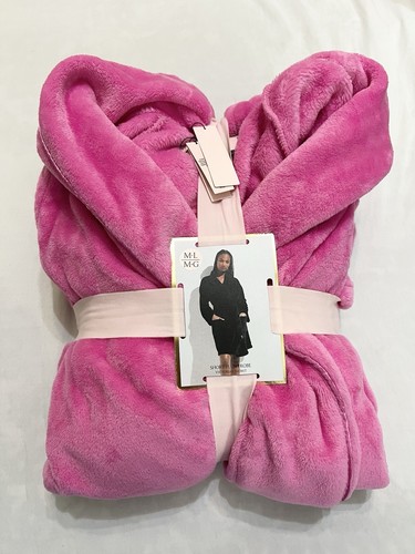 NWT Victoria’s Secret Soft Hot Pink Short Plush Fluffy Robe Size M/L Cozy NEW