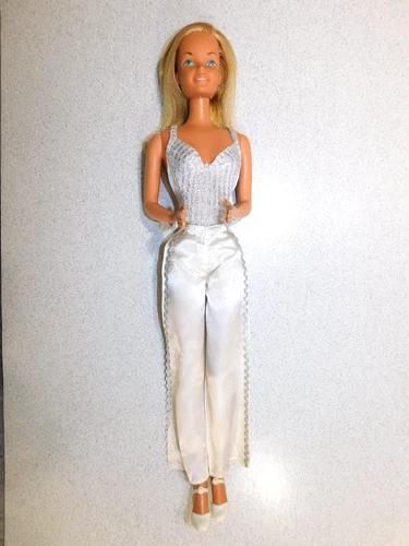 Barbie:  VINTAGE 1978 Blonde 18" SUPERSIZE BARBIE Doll!