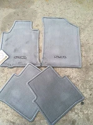 Alfombrillas de repuesto delanteras traseras grises OEM NUEVAS 07-08 Altima 999E2-UT000GY Foto 2 de 3