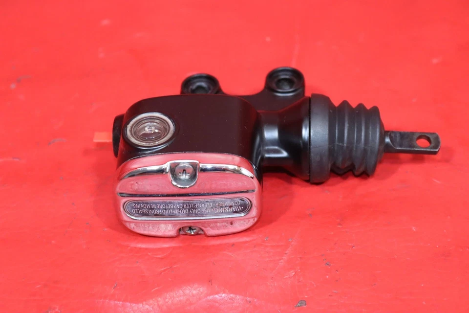 Harley-Davidson Street Glide CVO FLHXSE 2010 freno trasero cilindro maestro limpio Foto 4 de 4