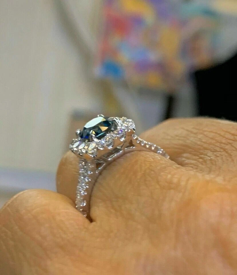 Anel de noivado halo haste dividida topázio azul corte redondo 2 quilates acabamento em ouro branco 14K - Imagem 3 de 4