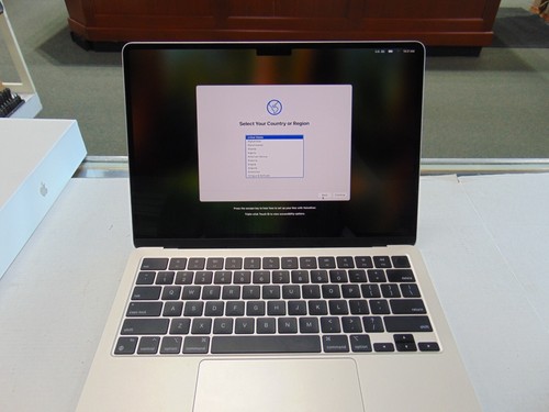 2024 Apple MacBook Air 13.6" M3 8C GPU 4.0GHz 16GB RAM 256GB SSD A3113