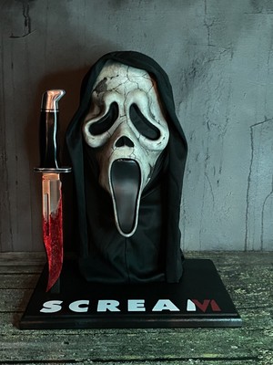 Scream 6 Ghostface Mask Billy Loomis Knife Display Stand Scream Movie Horror