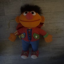 Playskool Ernie Sesamstra&szlig;e mit Kaputze ca 34cm Vintage Dress Me Up 1989