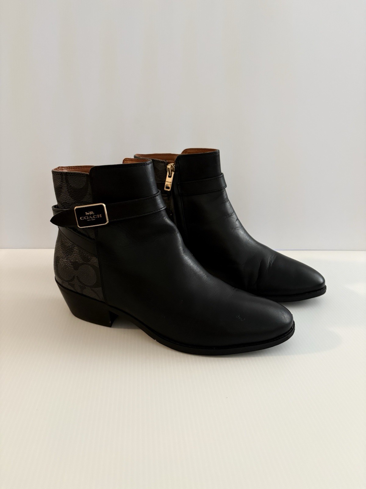 COACH Dean Leather/Signature Coated Canvas Black Bootie Size 7 B  /EUC