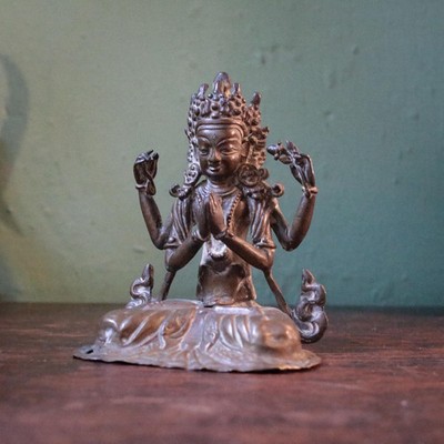 Kleine antike Bronze vierarmige Avalokiteśvara (Shadakshari / Chenrezig)   Cons
