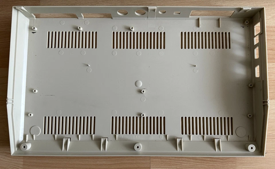 Commodore C64C Case, Clips, Made in W.-Germany Ser. No.: DA4 028464 B1...#23 25 - Image 2 of 4