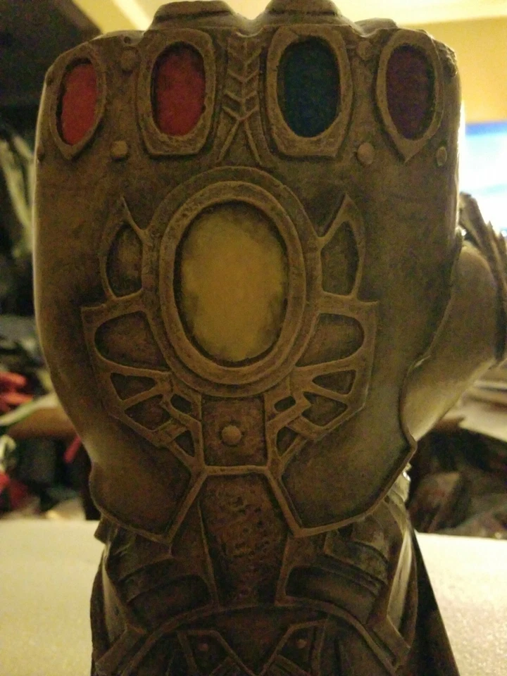 Новая копия перчатки бесконечности из пеноматериала 15 дюймов Marvel Comics Avengers Endgame от Rubie's с ценником - Изображение 2 из 4