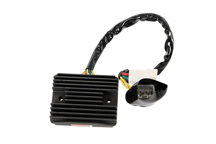 Régulateur de tension TOURMAX contre les pannes de batterie sur Honda CB 1300 2003