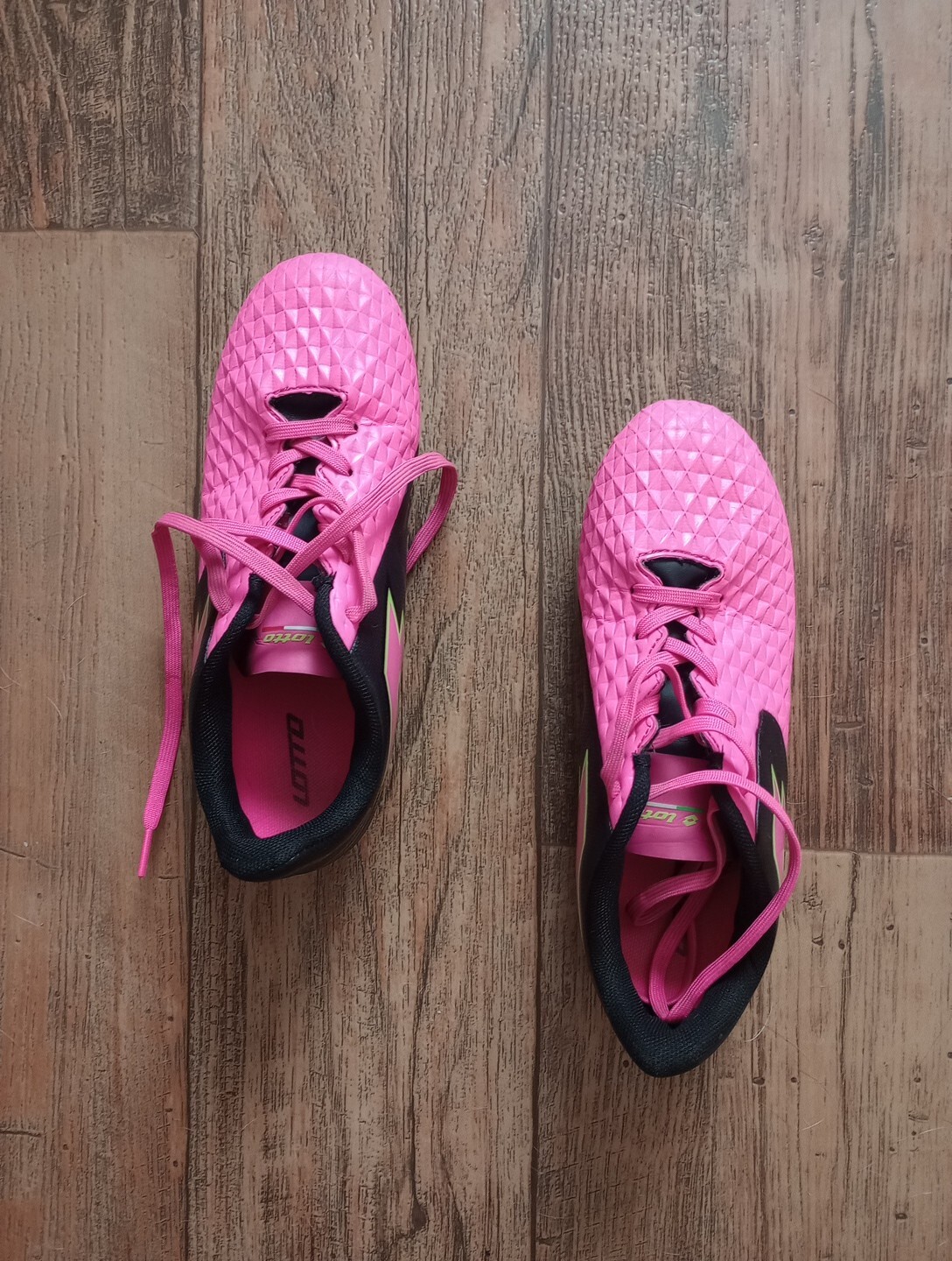 Lotto tacchetti calcio rosa grigio giovanile taglia 5 ottime condizioni!