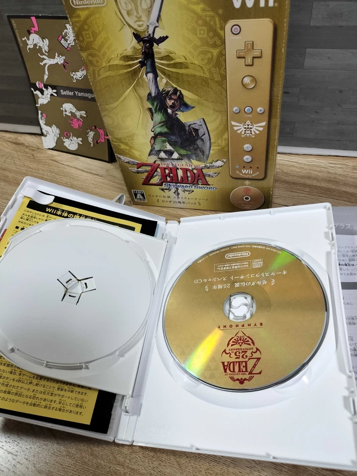 Wii Gold Remote ZELDA Skyward Sword 25th Special Edition Disc, Controller Boxed - Image 3 of 4