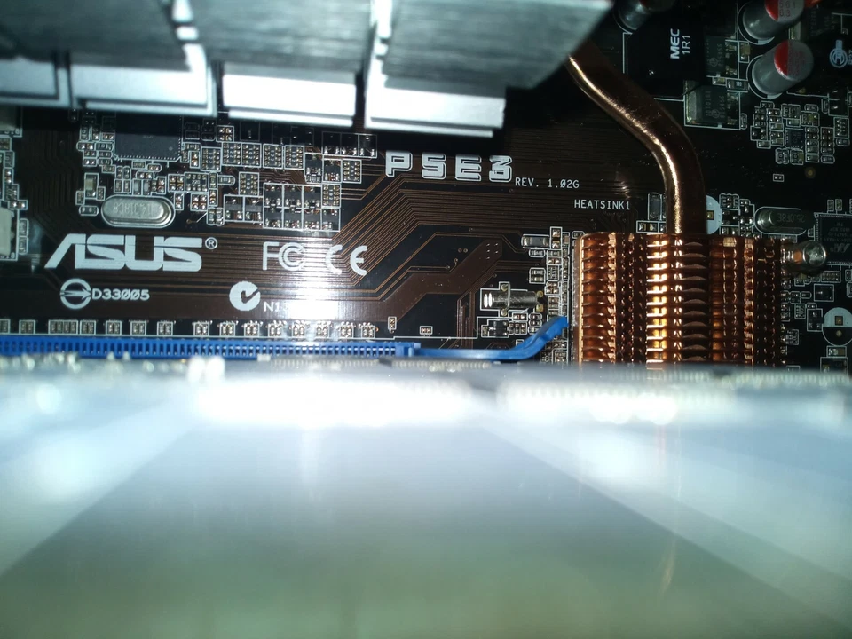 Asus P5E3 + Intel e8400 + 4GB RAM + Zotac GT 520 - Immagine 3 di 3