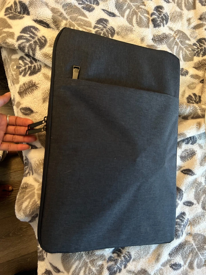 Asus VivoBook 15 15.6" (256GB, Intel Core i7 8th Gen 12GB) Ryzen7 Laptop, Silver - Image 4 of 4