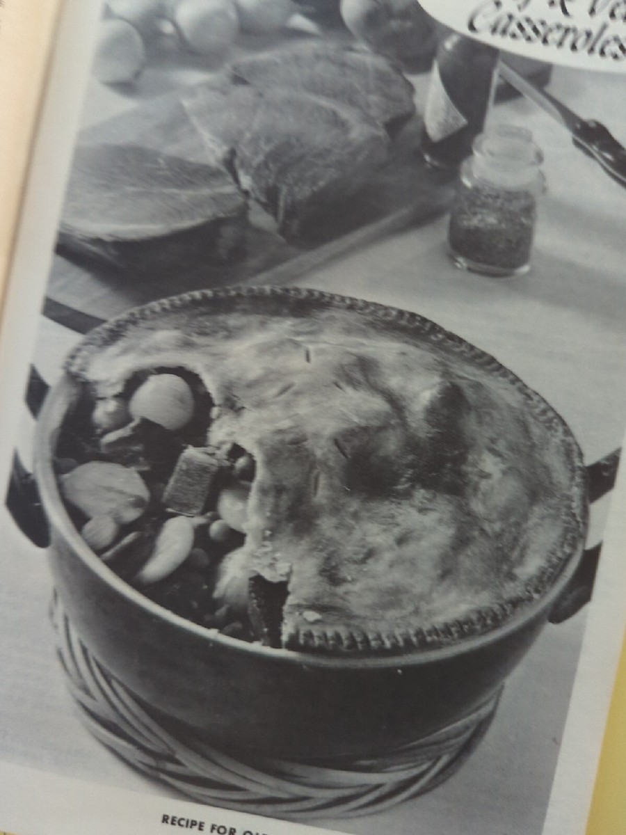 1968 Vintage Casserole Cookbook by Favorite Recipes Press