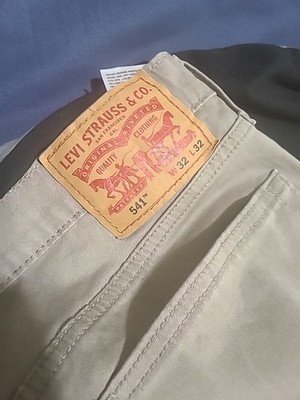 Levis 541 Men s 32x32 Khaki Athletic Tapered Stretch Jeans Pants Great Condition