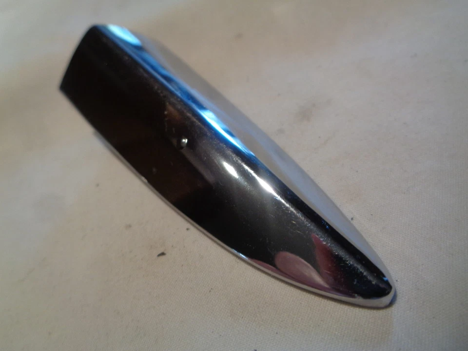 Pontiac Catalina 1960, tapa de cubierta trasera moldeada lado del conductor, Bonneville Foto 3 de 4