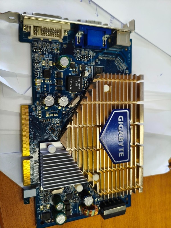 Gigabyte NVIDIA Graphics Card PCI-E GV-N76G256D-RH