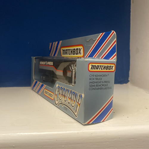 Matchbox Convoy CY9 Kenworth Box Truck Midnight X-Press - Picture 3 of 3