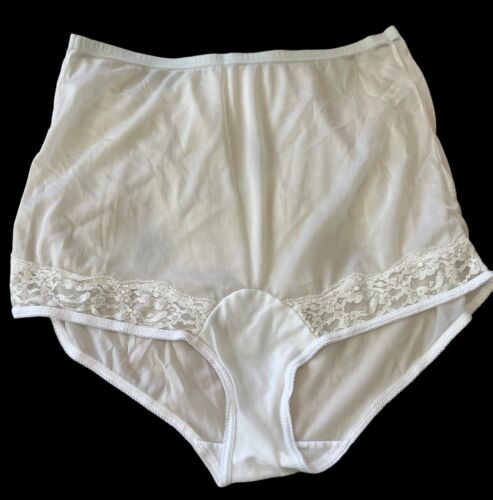 Vintage Classic White VANITY FAIR Pin Up Panties w/ Lace Trim 7 Nylon Gusset - Afbeelding 1 van 5