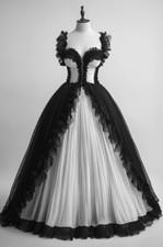 Gothic Black and White Wedding Dresses with Ruffles A Line Tulle Bridal Gowns