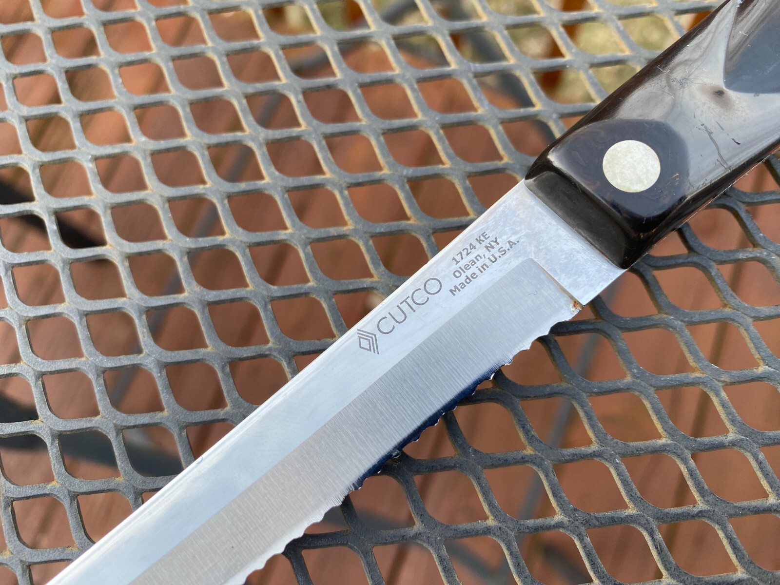 Cutco 1724 KE Bread Knife Black Handle 10” Serrated Excellent Condition