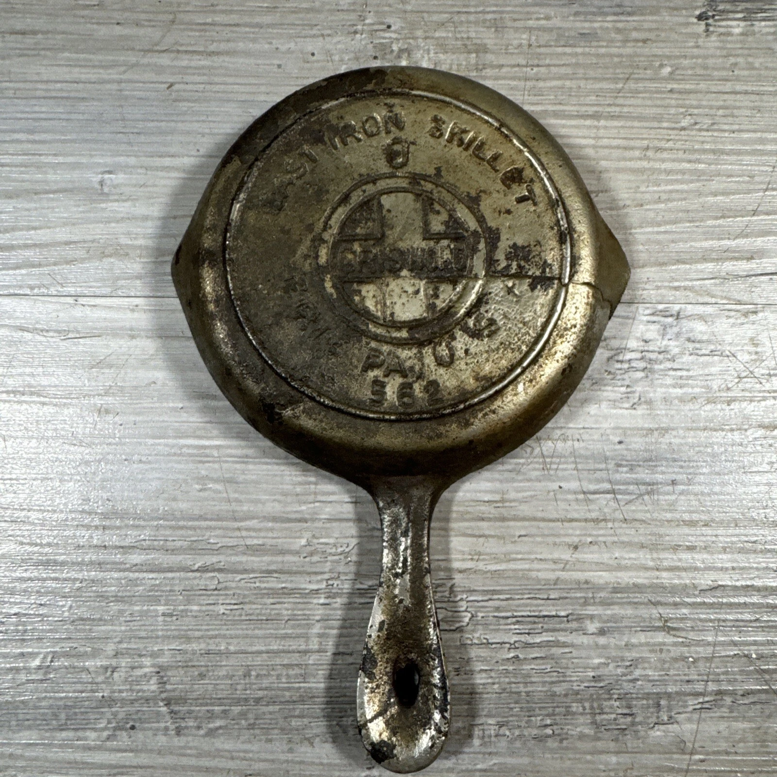 Griswold Cast Iron #0 Skillet Nickle Finish Early Handle Large Logo w/Heat Ring
