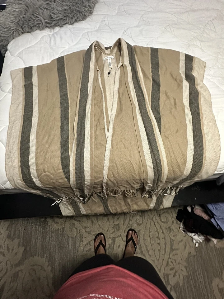 Mantón BCBGeneration Foto 2 de 3