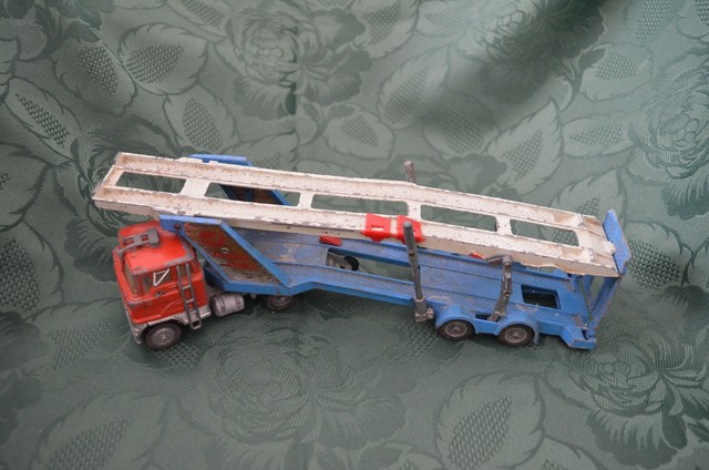 corgi car transporter