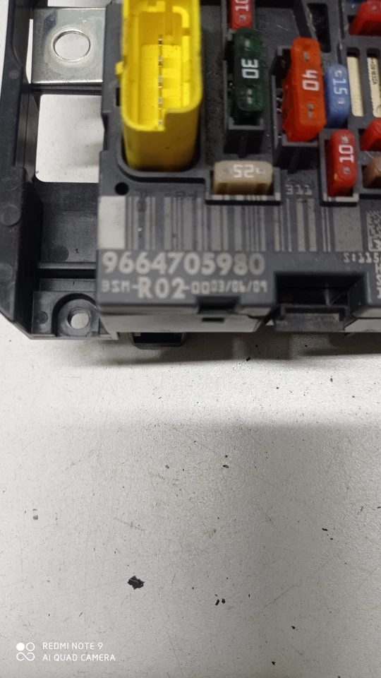 BOITIER FUSIBLE BSM R02 CITROEN C4 PICASSO 9664705980 (BSMC) - Photo 2/3