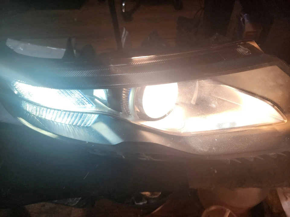 Faro halógeno pasajero derecho Chevrolet Volt 11-15 22769171 OEM Foto 3 de 4