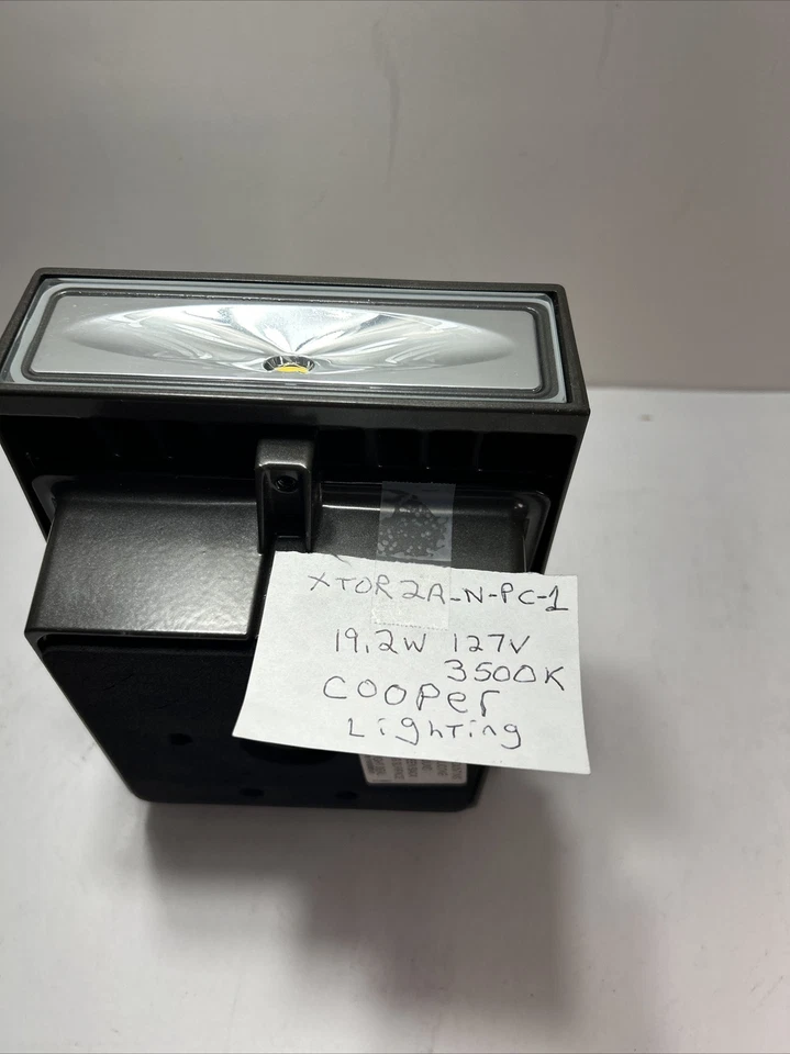 Cooper Lighting 19.2w Crosstour LED Wall Pack 3500K 127v White XTOR2A - Image 2 of 4