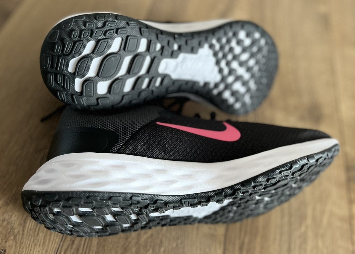 pink and black nike running trainers