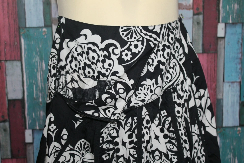 JUPE IMPRIMEE FEMME °°° ZARA BASIC °°° TAILLE S .PROCHE NEUF - Photo 4/4