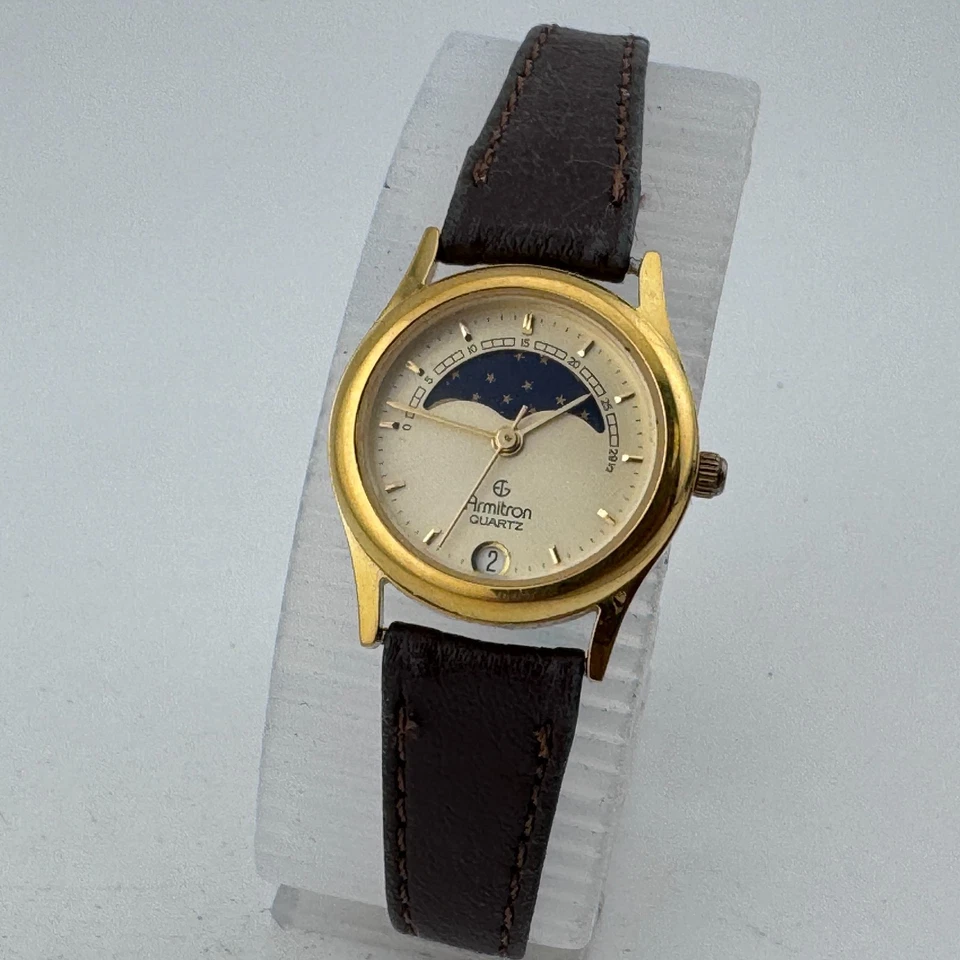 Reloj de Cuarzo Armitron 25/4824 Mujer Fase Lunar Tono Dorado Analógico Batería Nueva De Colección Foto 2 de 4