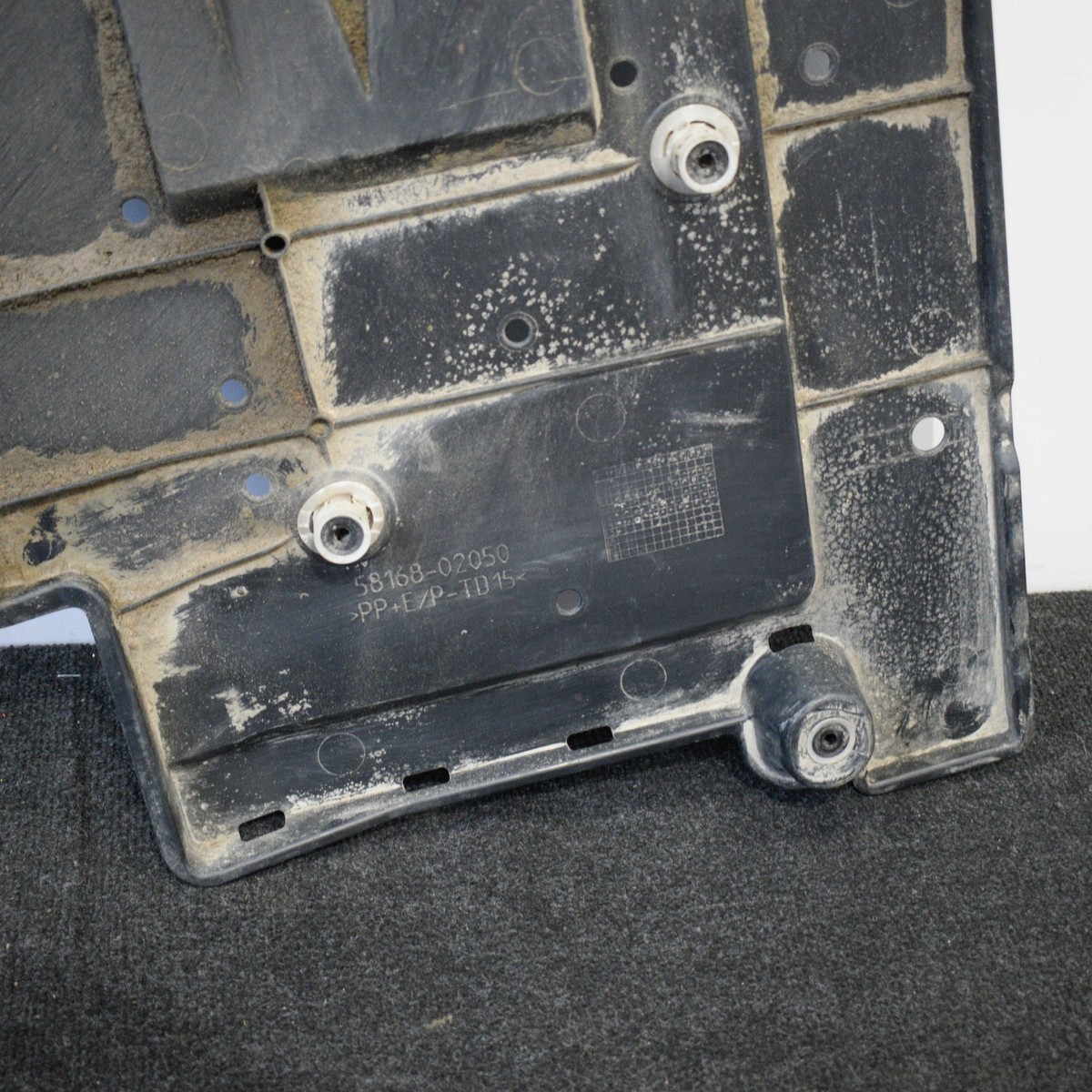セット TOYOTA AURIS TOURING SPORTS E180 58168-02050 Cache dessous
