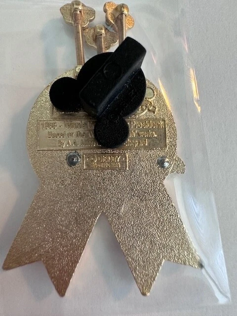 PIN WINNIE THE POOH FOR PRESIDENT DE WINNIE THE POOH 1968 DISNEY DLR (D5) Foto 2 de 2