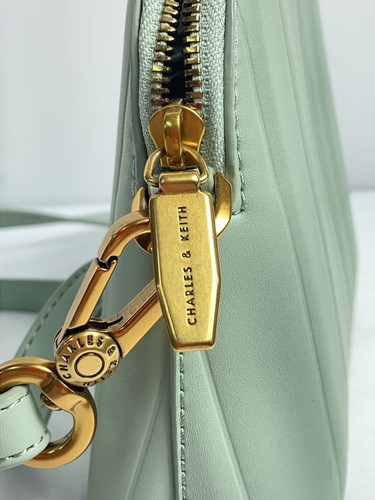 CHARLES&KEITH Chain Handle Paneled Crossbody Bag Shoulder Bag Leather BLU 802706 - Picture 8 of 9