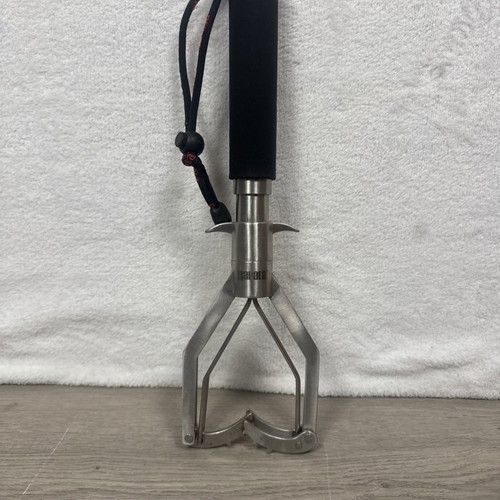 Rapala Stainless Steel Pro Guide Lock and Weight Fish Scale 60 Pound Capacity 