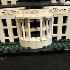 LEGO ARCHITECTURE The White House 21006 No Box Or Instructions -4 Pieces Dusty